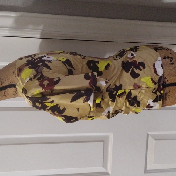 Floral Flutter Sleeve Blouse - Picture 2 of 6